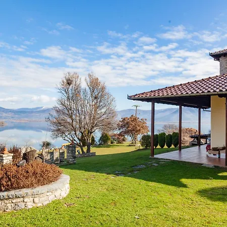 το σπιτι της ελευθερίας και της σοφίας Villa *