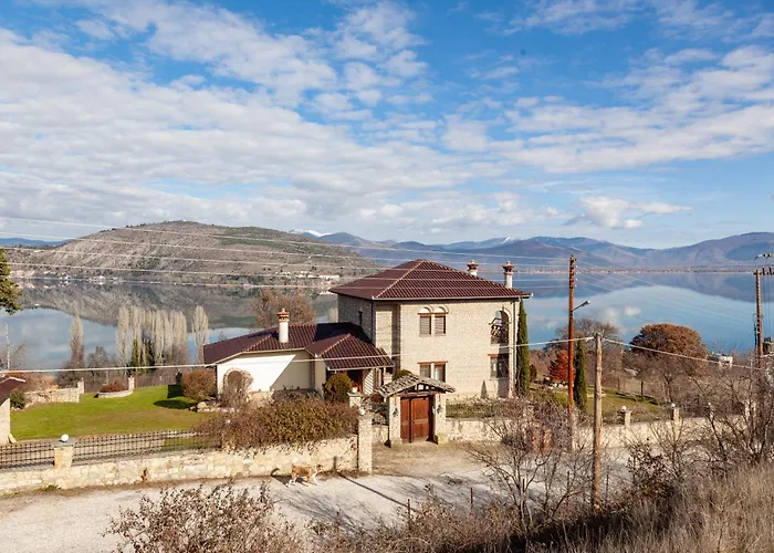 Το Σπιτι Της Ελευθερίας Και Της Σοφίας *