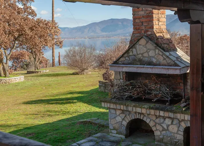 Το Σπιτι Της Ελευθερίας Και Της Σοφίας *