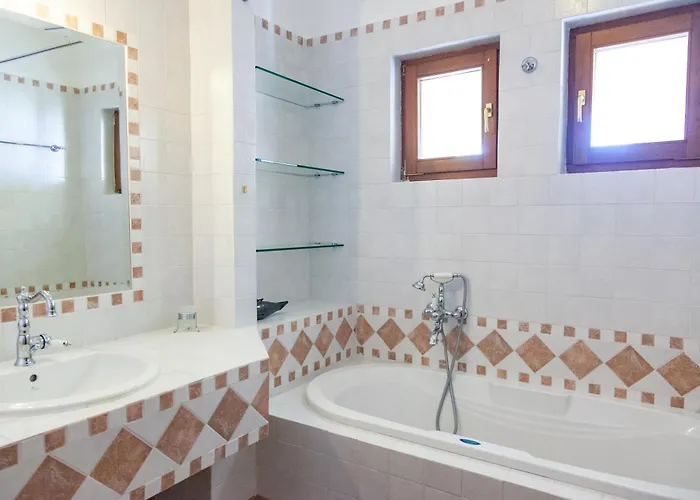 Το Σπιτι Της Ελευθερίας Και Της Σοφίας * Kasztoriá