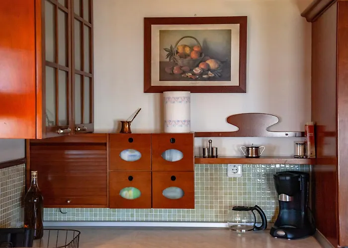 Το Σπιτι Της Ελευθερίας Και Της Σοφίας *