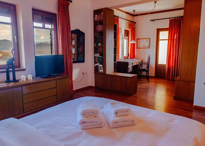 Το Σπιτι Της Ελευθερίας Και Της Σοφίας *