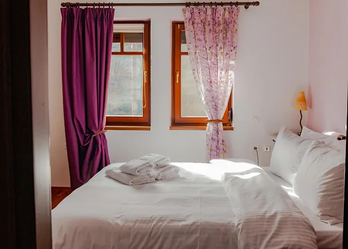 Το Σπιτι Της Ελευθερίας Και Της Σοφίας *