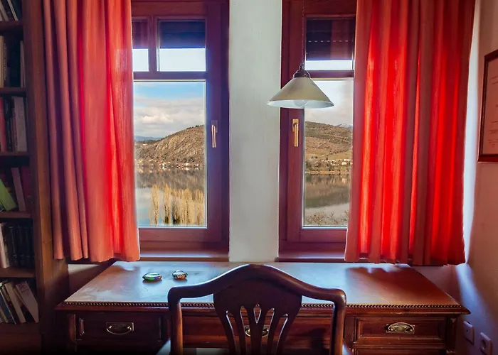 Το Σπιτι Της Ελευθερίας Και Της Σοφίας *